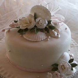 CAKE-SUGAR-SHELL-AND-ROSES1